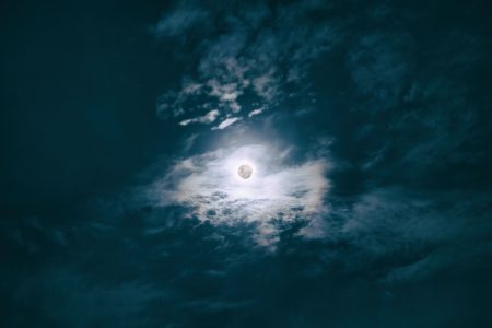 月に叢雲、花に風
